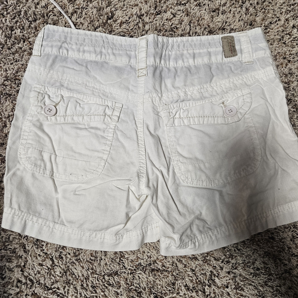UNIONBAY Women's White Cargo Shorts - Picture 5 of 8